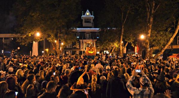 St. Helens Is One Of Oregon’s Best Halloween Towns To Visit This Fall