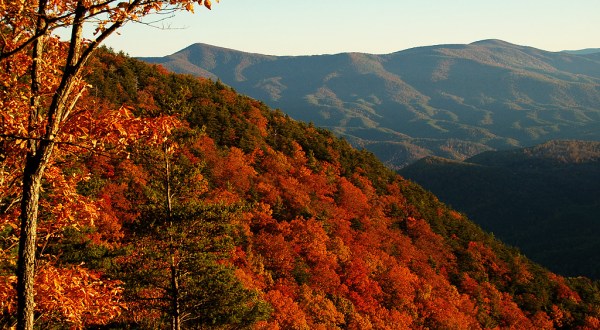 The Breathtaking Georgia Hike That Shines Red Once A Year