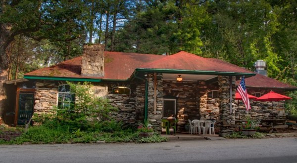 The Hidden Restaurant In South Carolina That’s Surrounded By The Most Breathtaking Fall Colors