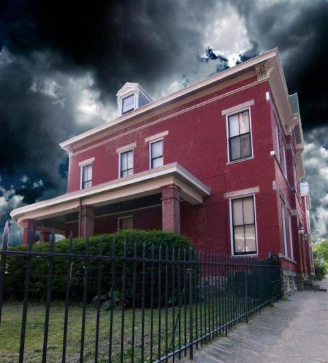The Story Behind Cincinnati's Most Haunted House Will Give You Nightmares