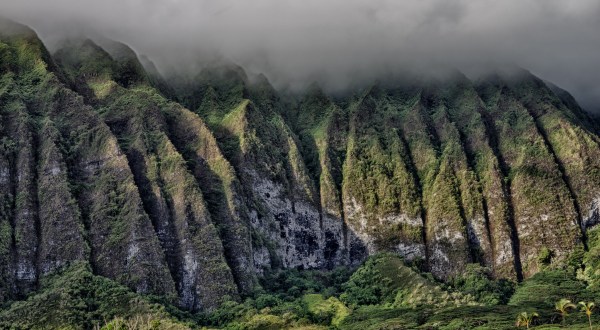 The Colossal Mountain Range In Hawaii Where Time Stands Still