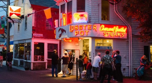 10 Famous Restaurants In Massachusetts That Are So Worth Waiting In Line For