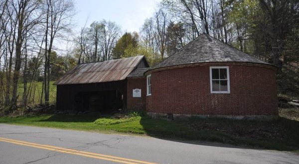 The Story Behind Vermont’s Round School House Will Give You Chills