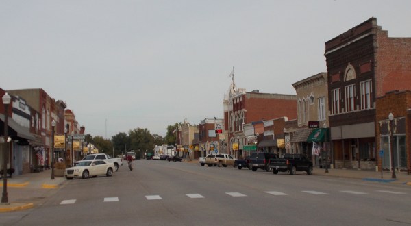 The Tiny Town In Kansas With The Most Scrumdiddilyumptious Restaurants