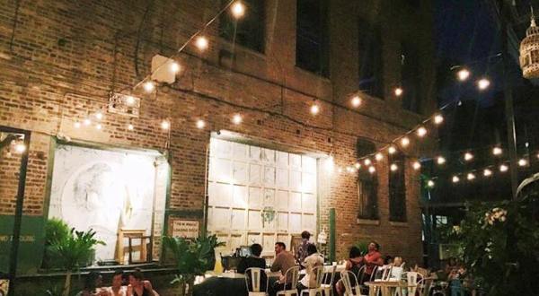 This Restaurant In Chicago Is Located In The Most Unforgettable Setting