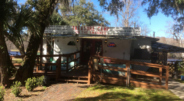 A Florida Restaurant That’s Way Out In The Boonies, Treasure Camp Is A Fun Place To Dine