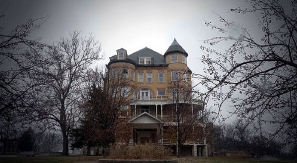 We Checked Out The 13 Most Terrifying Places In Kansas And They’re Horrifying