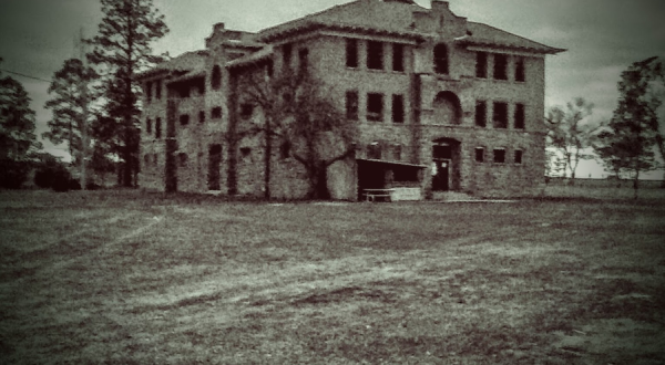 Visit These Bone Chilling, Haunted Mansions In Idaho For The Scare Of Your Life