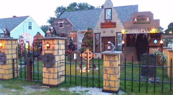 7 Halloween Displays In Ohio That Will Terrify And Enchant You