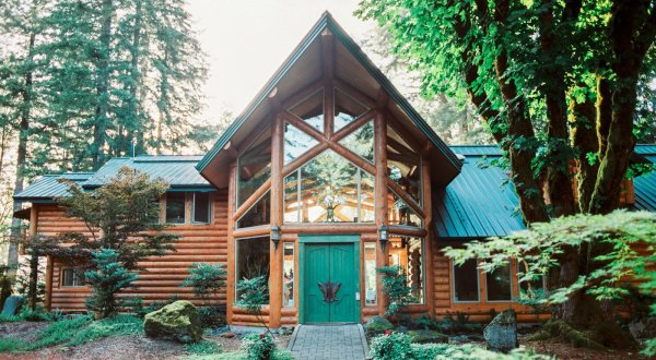 Spend The Night At This Dreamy Oregon Bed & Breakfast For A Positively Magical Experience