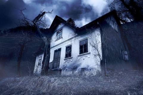 7 Haunted Houses In Rhode Island That Will Terrify You In The Best Way