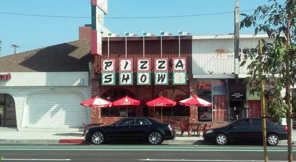 The Little Hole-In-The-Wall Restaurant That Serves The Best Pizza In Southern California