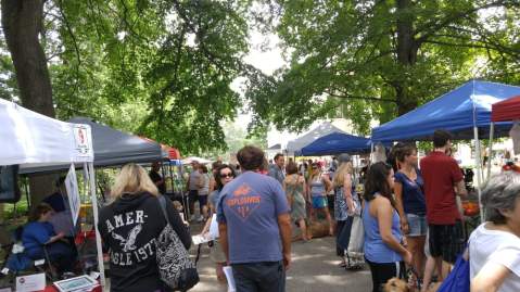 Everyone In Louisville Must Visit This Epic Farmers Market At Least Once