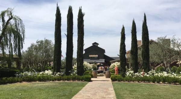 This Charming Restaurant In The Heart Of Wine Country Is A Southern California Dream