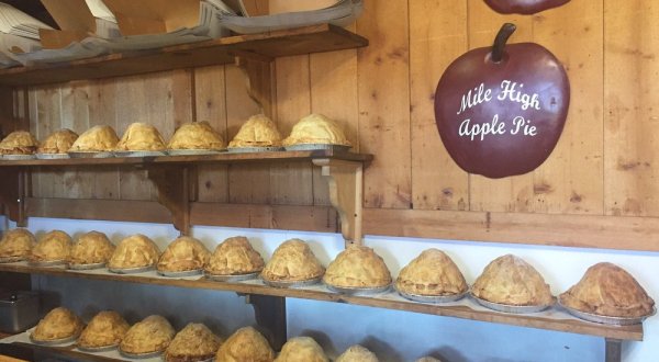 The Five-Pound Apple Pie In Southern California That’s Lip Smacking Delicious