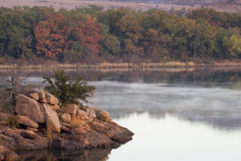 The One Hikeable Lake In Oklahoma That's Simply Breathtaking In The Fall