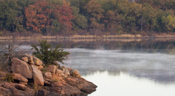The One Hikeable Lake In Oklahoma That’s Simply Breathtaking In The Fall