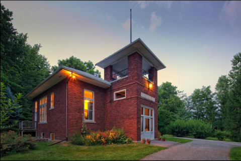 Few People Know You Can Spend the Night In This One-Room Schoolhouse In Wisconsin