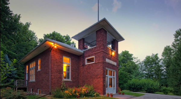 Few People Know You Can Spend the Night In This One-Room Schoolhouse In Wisconsin