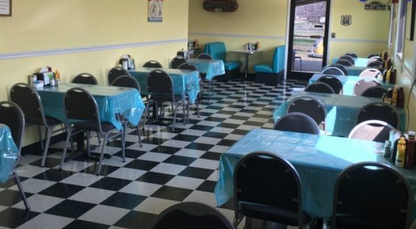 There’s A Small Town In Tennessee Known For Its Truly Epic Diner Fare