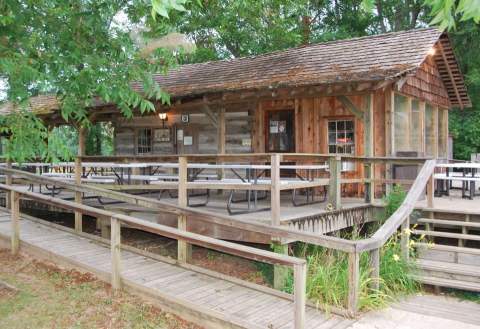The Remote Cabin Restaurant In Mississippi That Feels Just Like Home