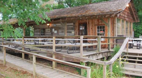 The Remote Cabin Restaurant In Mississippi That Feels Just Like Home