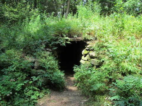 7 Caves Near Boston That Are Like Entering Another World