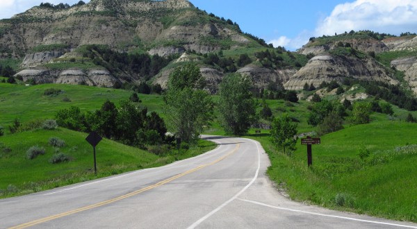 7 Roads With The Best Windshield Views In All Of North Dakota
