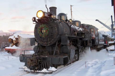 The North Pole Train Ride In Oregon That Will Take You On An Unforgettable Adventure