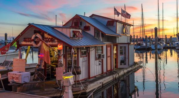 There’s A Floating Restaurant In Florida You Have To See To Believe