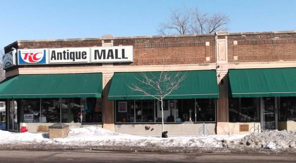 You’ll Never Want To Leave This Massive Antique Mall Near Minneapolis