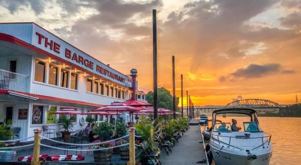 There’s A Floating Restaurant In West Virginia You Have To See To Believe