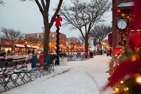9 Main Streets Surrounding Detroit That Are Pure Magic During Christmastime