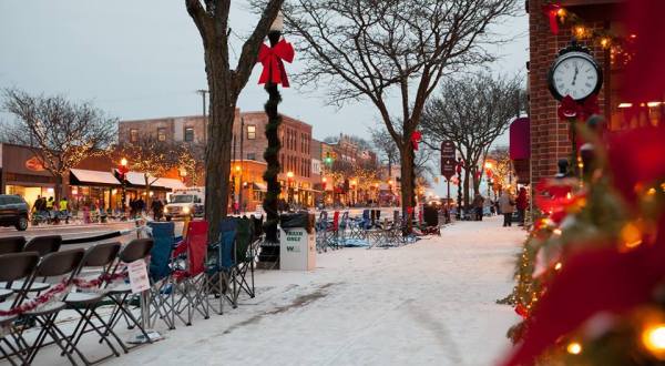 9 Main Streets Surrounding Detroit That Are Pure Magic During Christmastime