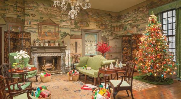 Tour This Popular Delaware Mansion For An Unforgettable Old-Fashioned Christmas