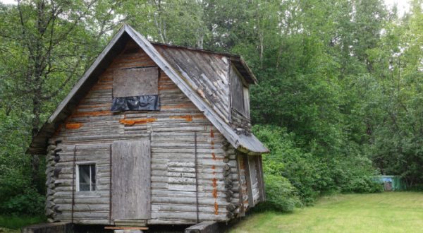The Haunting Remains Of This Gold Rush Town In Alaska Are Downright Mysterious