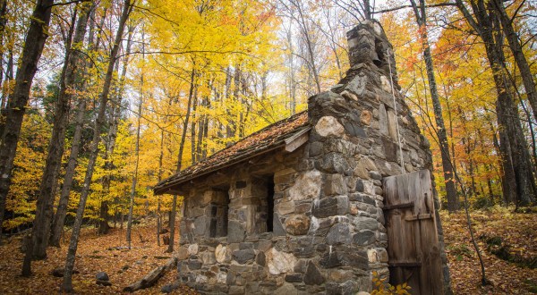 These 7 Vermont Hiking Trails Lead To Some Incredible Pieces Of History