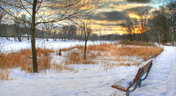 The Easy 1-Mile Winter Hike In Minneapolis-Saint Paul That’s Positively Bewitching