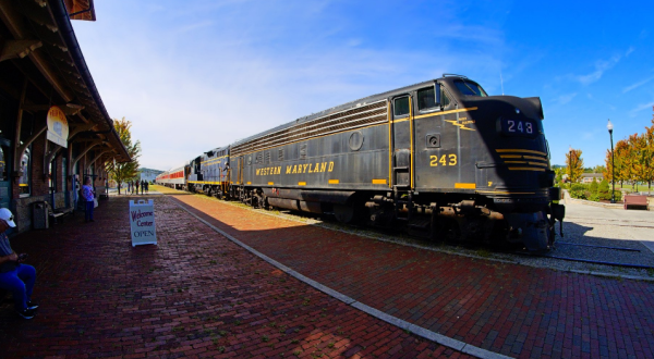 This Train In West Virginia Is Actually A Restaurant And You Need To Visit