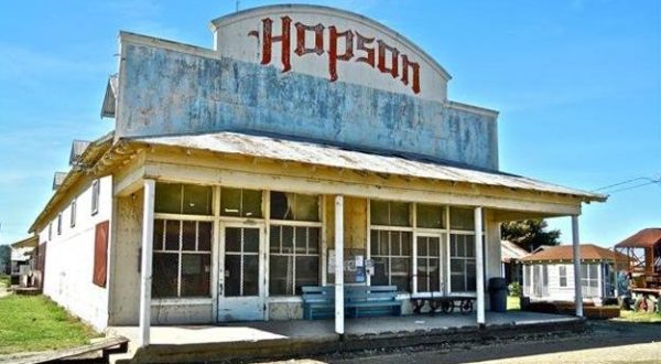 11 Can’t Miss Sites You’ll Find Along Mississippi’s Most Legendary Highway