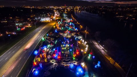 The Magical Illinois Garden That Comes Alive With Light Each Winter