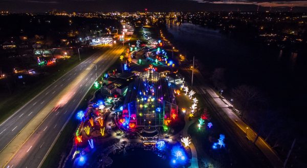 The Magical Illinois Garden That Comes Alive With Light Each Winter
