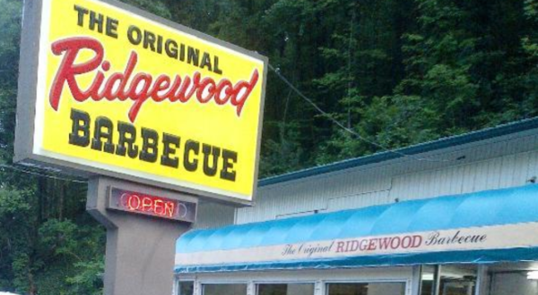 Travel Off The Beaten Path To Try The Most Mouthwatering BBQ In Tennessee