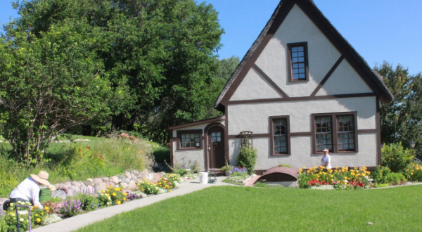 An Unexpected English Garden Is Hiding In South Dakota