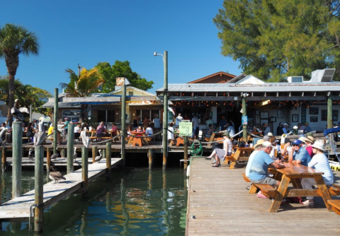 Travel Off The Beaten Path To Try Mouthwatering Seafood At Star Fish Company In Florida