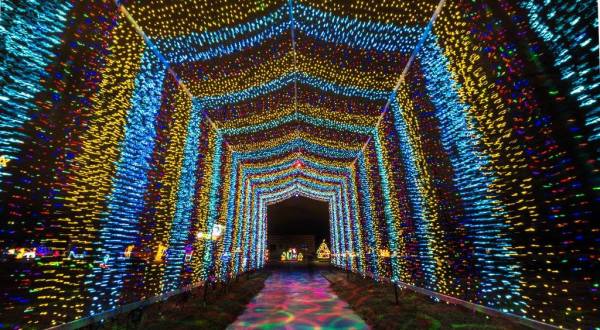 This Glittering Holiday Lights Display In Kansas Will Mesmerize You In The Best Way