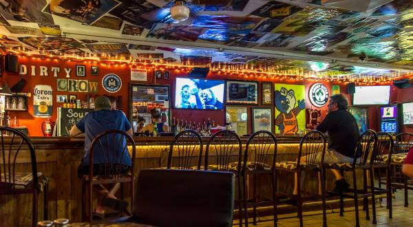 Some Of The Best Burgers In Tennessee Can Be Found In This Unsuspecting Dive Bar