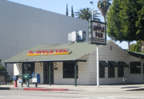 Everyone Goes Nuts For The Hamburgers At This Nostalgic Eatery In Southern California