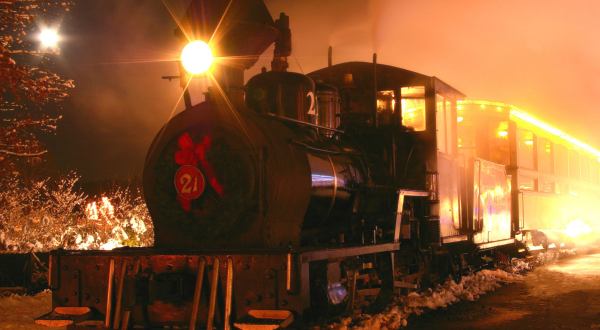 The North Pole Train Ride Near Boston That Will Take You On An Unforgettable Adventure