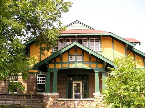 The Little-Known, One-Of-A-Kind Hostel You'll Only Find In Arkansas